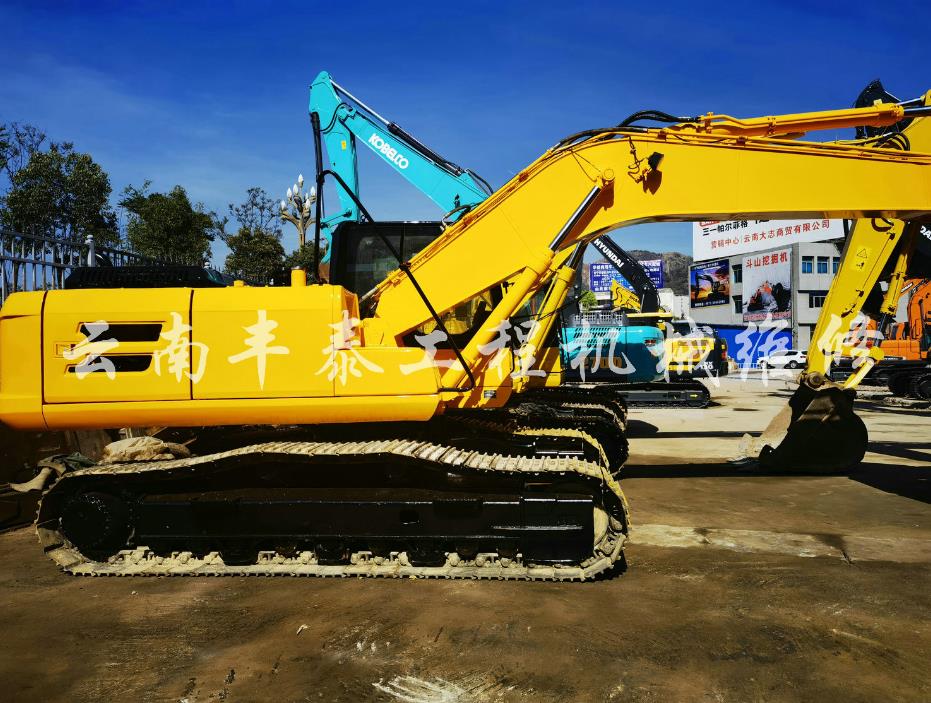 挖掘機翻新現場